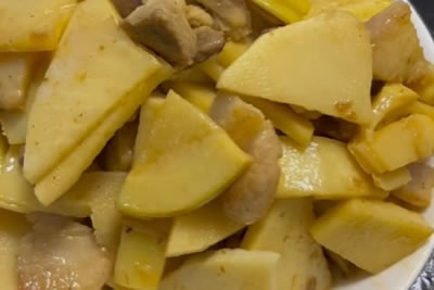 Stir-fried meat with bamboo shoots