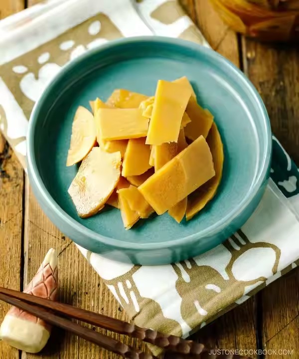 bamboo shoots canned food