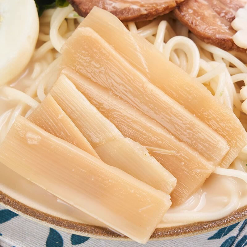 Slices bamboo shoots ramen