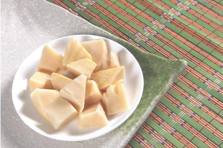 How long should canned bamboo shoots be cooked?