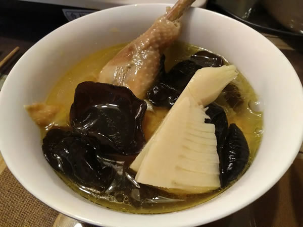 cook with bamboo shoots