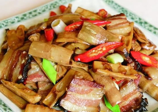 cook with bamboo shoots