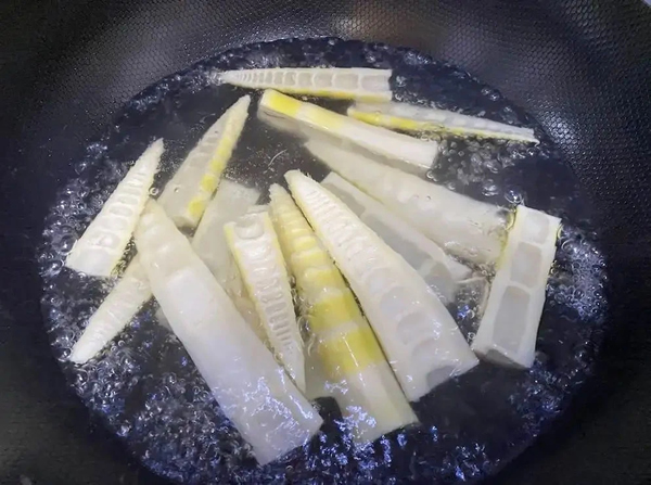 prepare fresh bamboo shoots for cooking